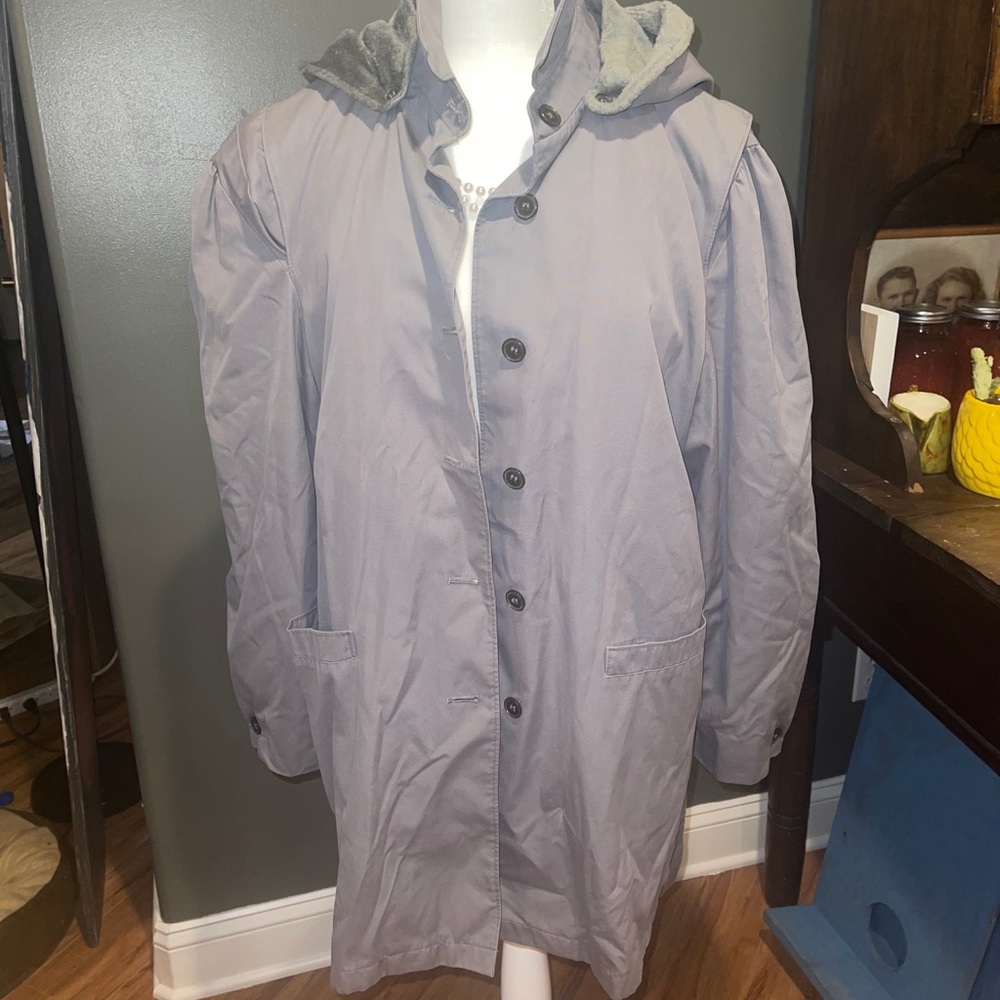 Gray London Fog weather wear of Distinction‎